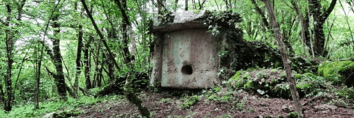 Азантский дольмен