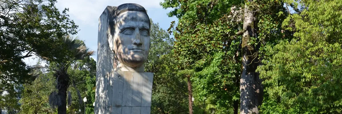 Памятник Ефрему Эшба